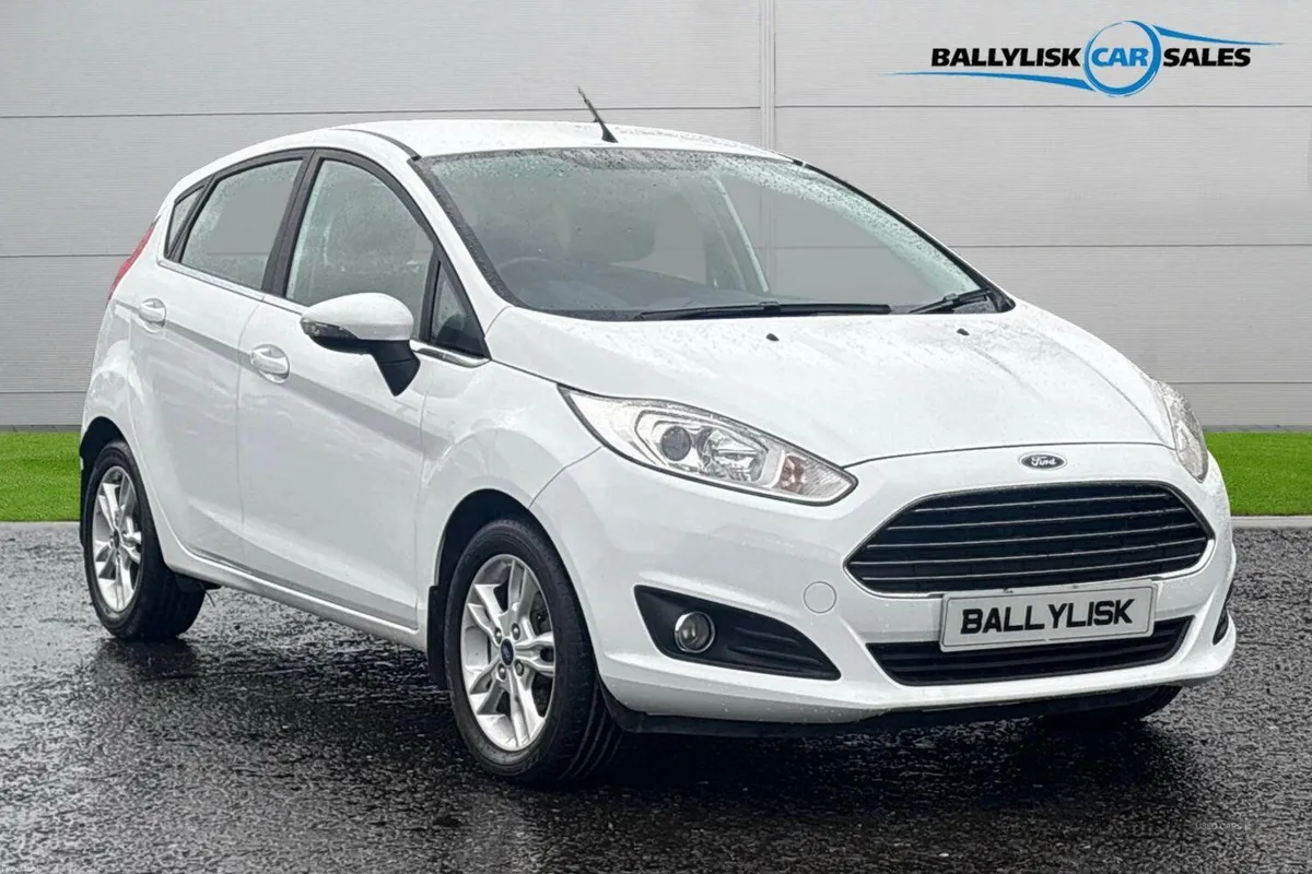 Ford Fiesta 1.25 82PS Zetec in White with 67K - Image 1