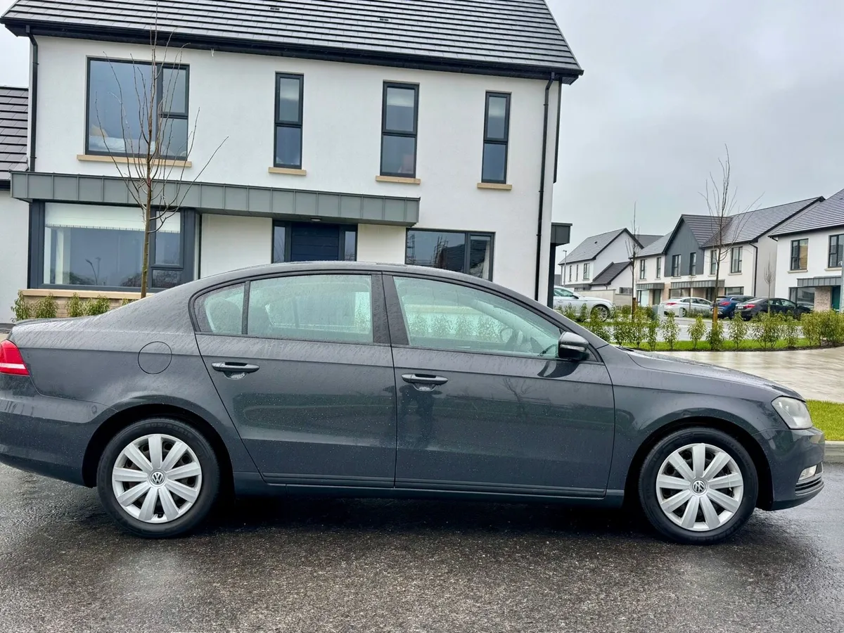 131 Volkswagen Passat - Image 4