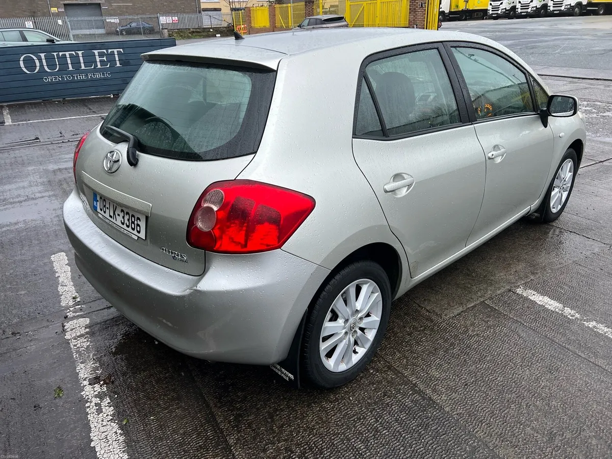 Toyota Auris 1.6 Automatic - Image 2