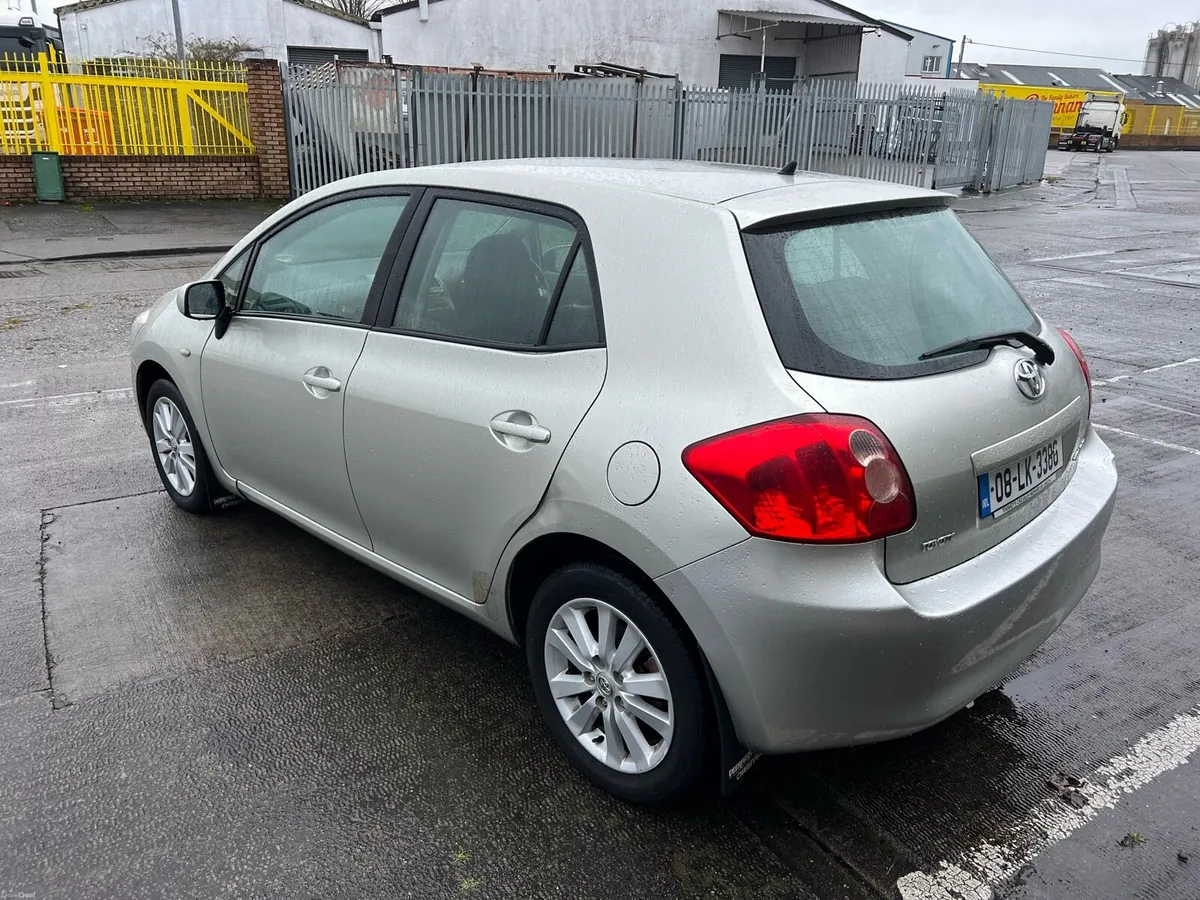 Toyota Auris 1.6 Automatic - Image 4
