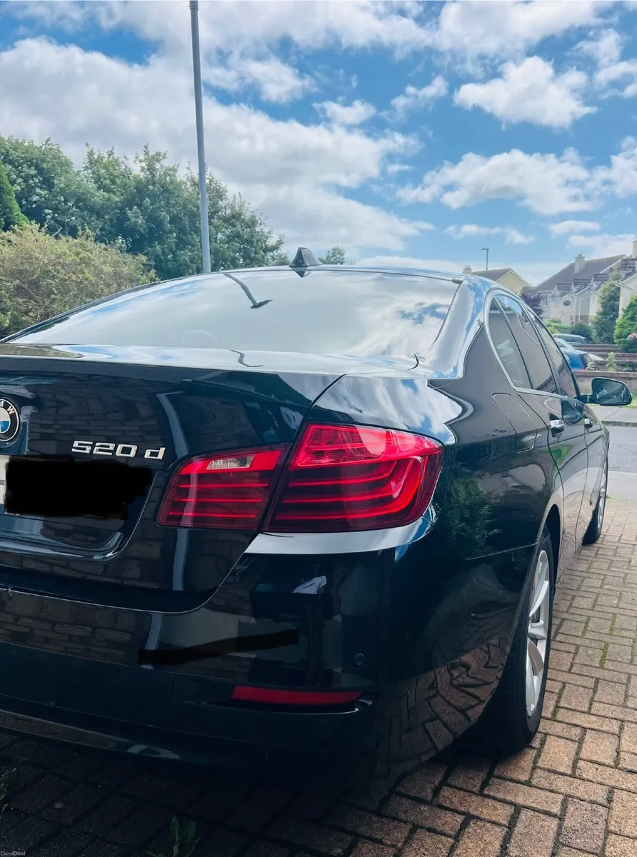 BMW 5-Series 2015 - Image 2