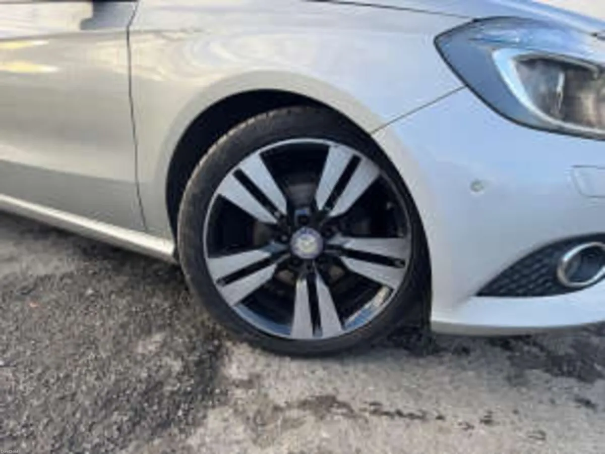MERCEDES-BENZ A-CLASS 1.5 A180 Blue Efficiency - Image 3