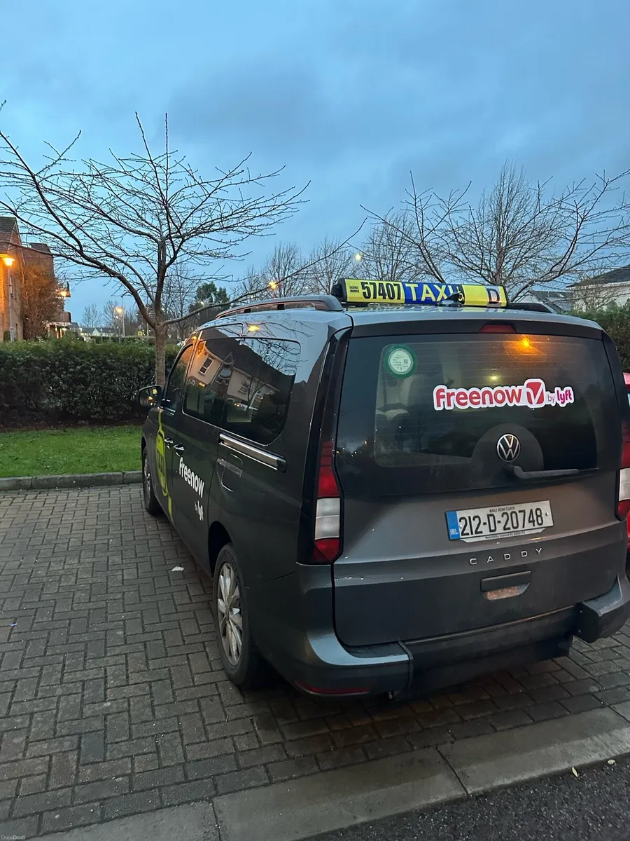 volkswagen caddy maxi life wheelchair taxi - Image 3