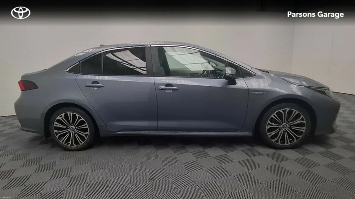 Toyota Corolla HYBRID LUNA SPORT 4DR - Image 3