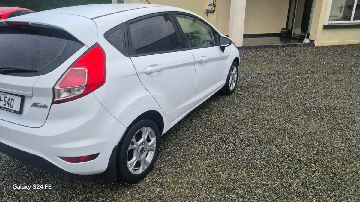 Ford fiesta - Image 2