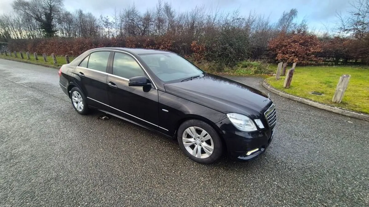 2010 Mercedes-benz E-class - Image 2
