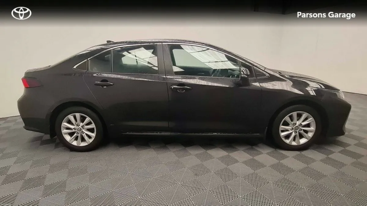 Toyota Corolla LUNA SALOON 4DR AUTO - Image 3