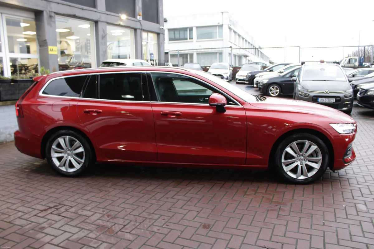 2.0T5 MOMENTUM EDITION 5DR ESTATE AUTOMATIC // VER - Image 3