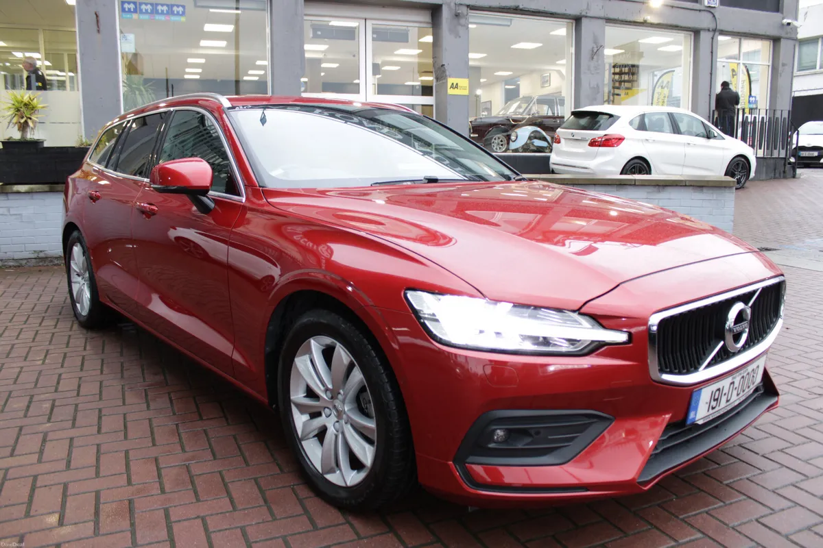 2.0T5 MOMENTUM EDITION 5DR ESTATE AUTOMATIC // VER - Image 2