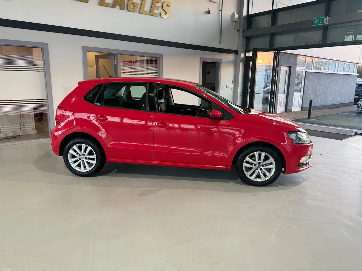 Volkswagen Polo 2015 - Image 2