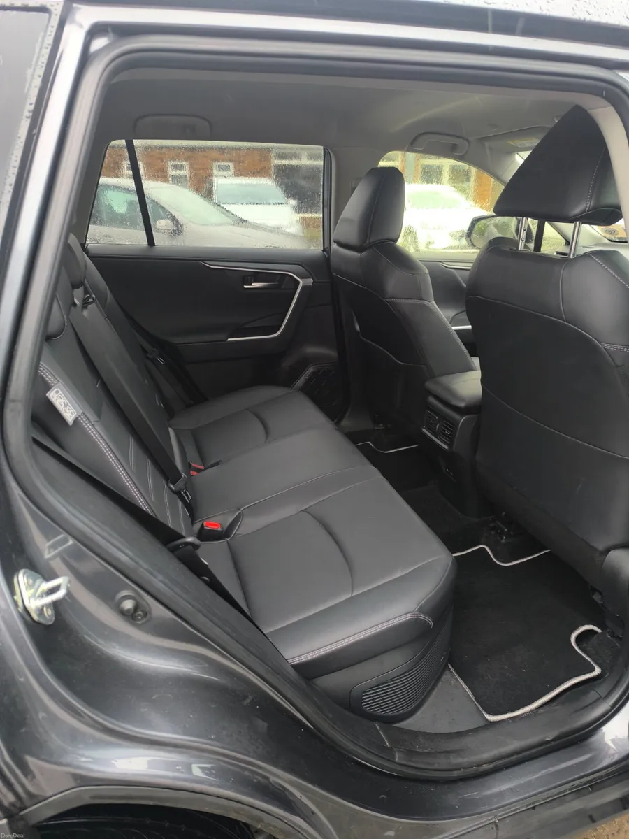 241 Toyota RAV4 SOL HYBRID - Image 3