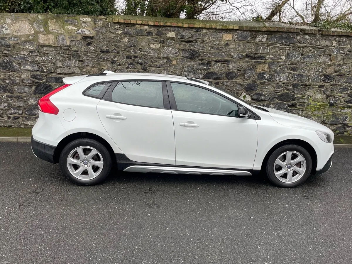 Volvo V40 D2 - Image 1