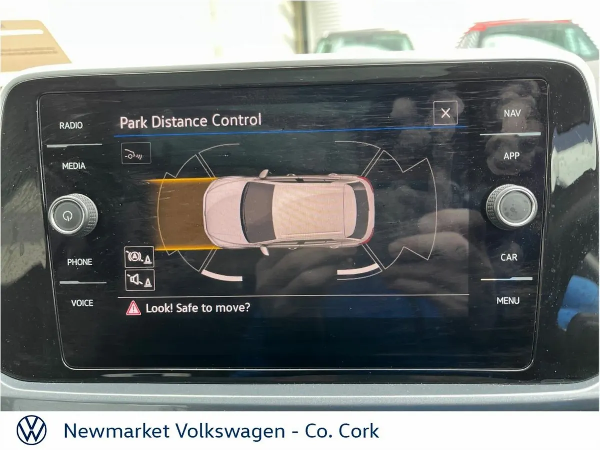 Volkswagen T-Roc SUNROOF STYLE 2.0TDI 116BHP 6 SPE - Image 4