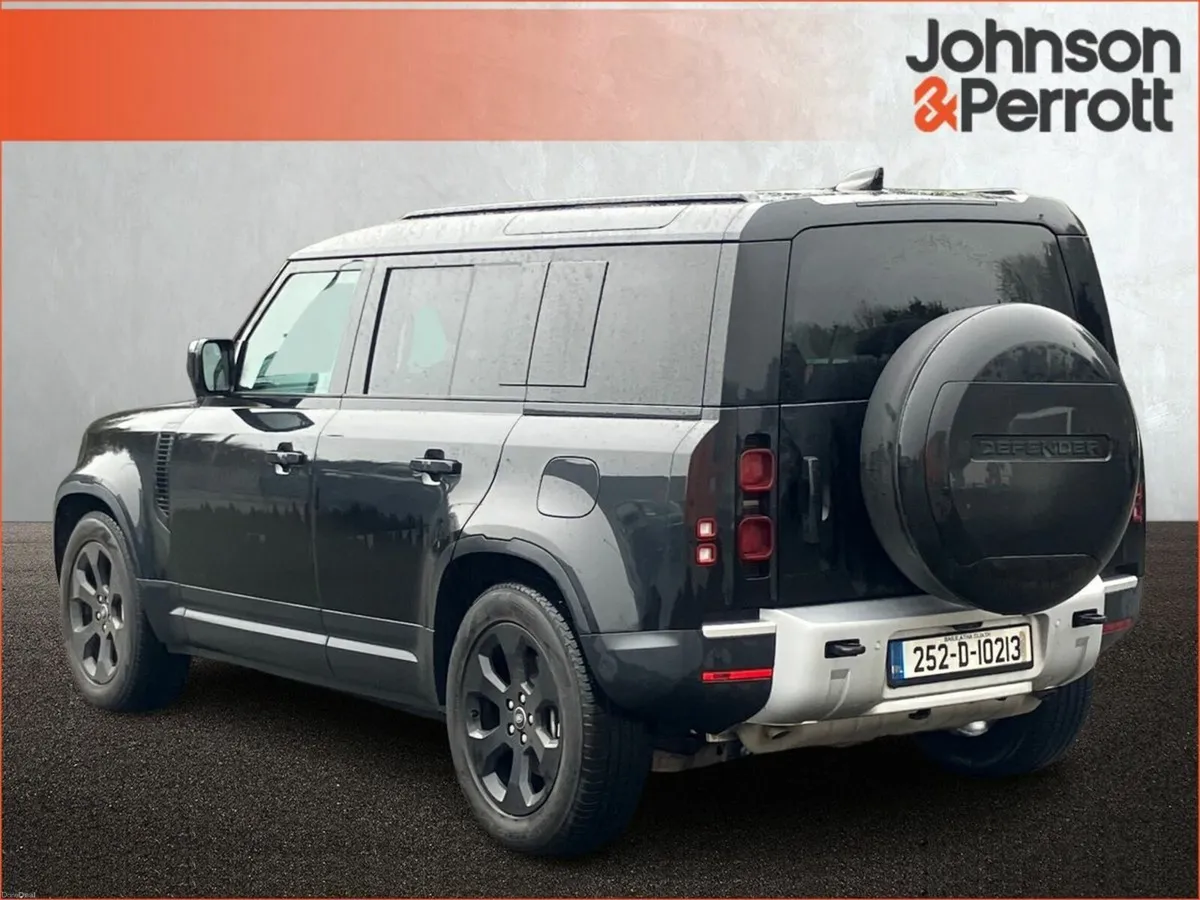 Land Rover Defender 110 2.0 Si4 PHEV 300 PS S Camp - Image 3