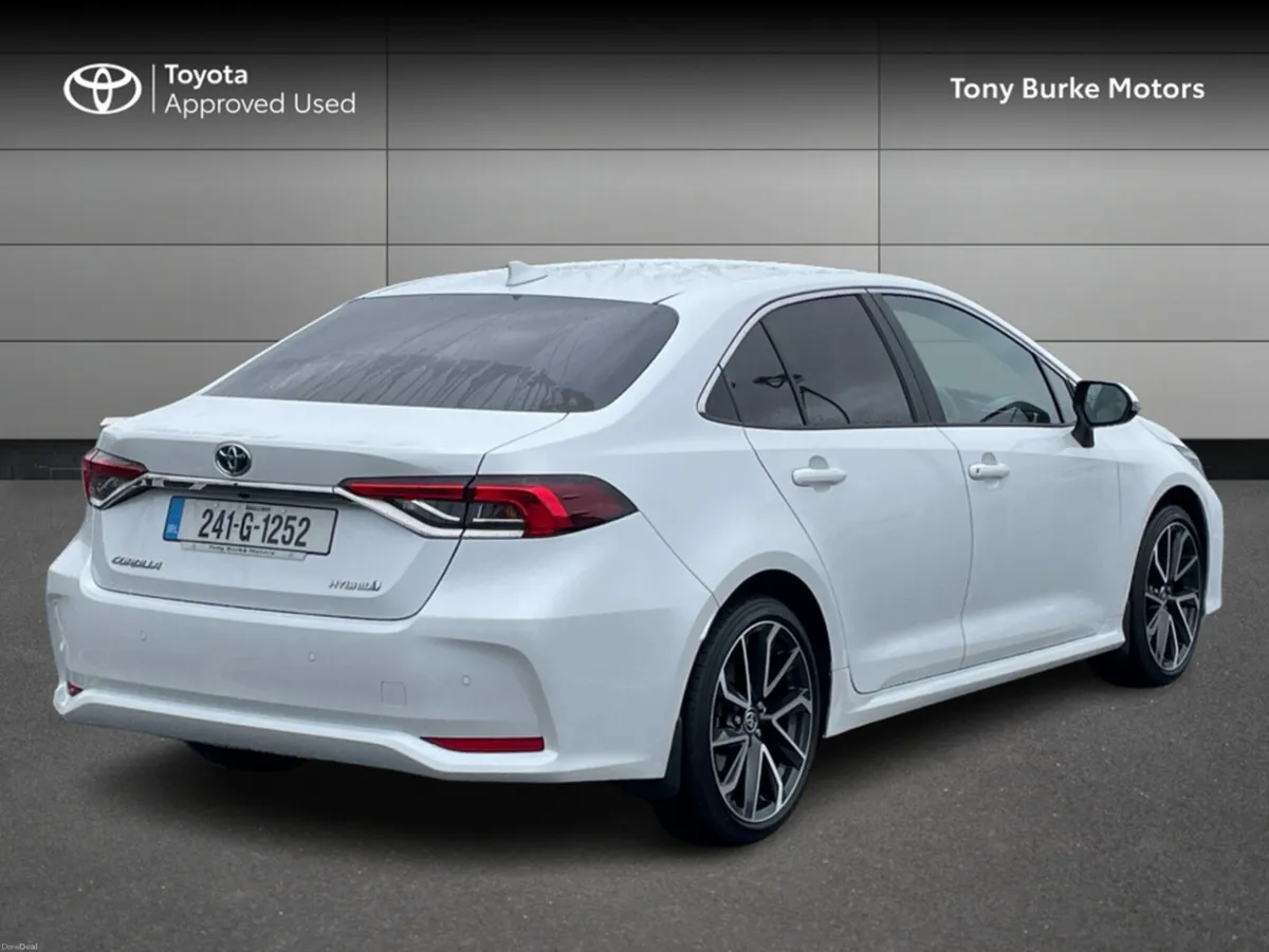 Toyota Corolla Saloon - Top Spec SOL Edition - 1.8 - Image 3