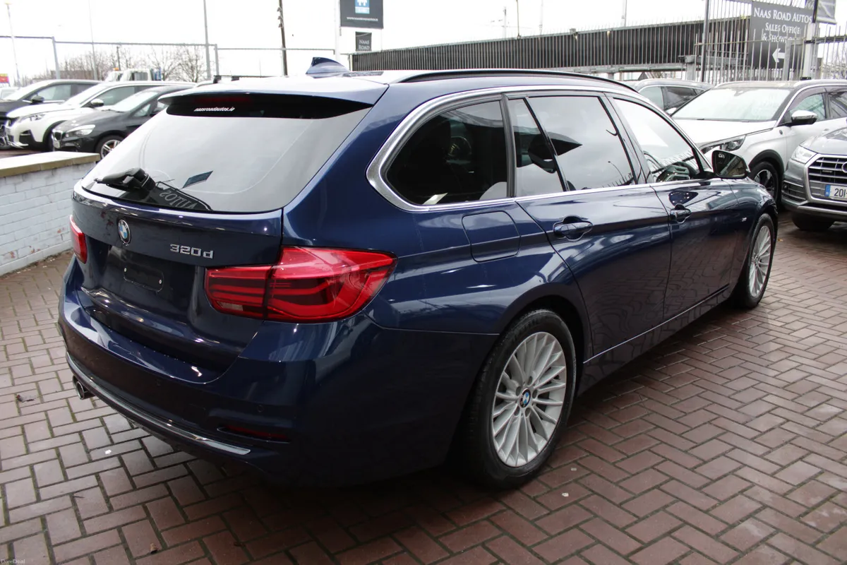 2.0D SE LUXURY EDITION 5DR ESTATE AUTO // 1 OWNER - Image 4