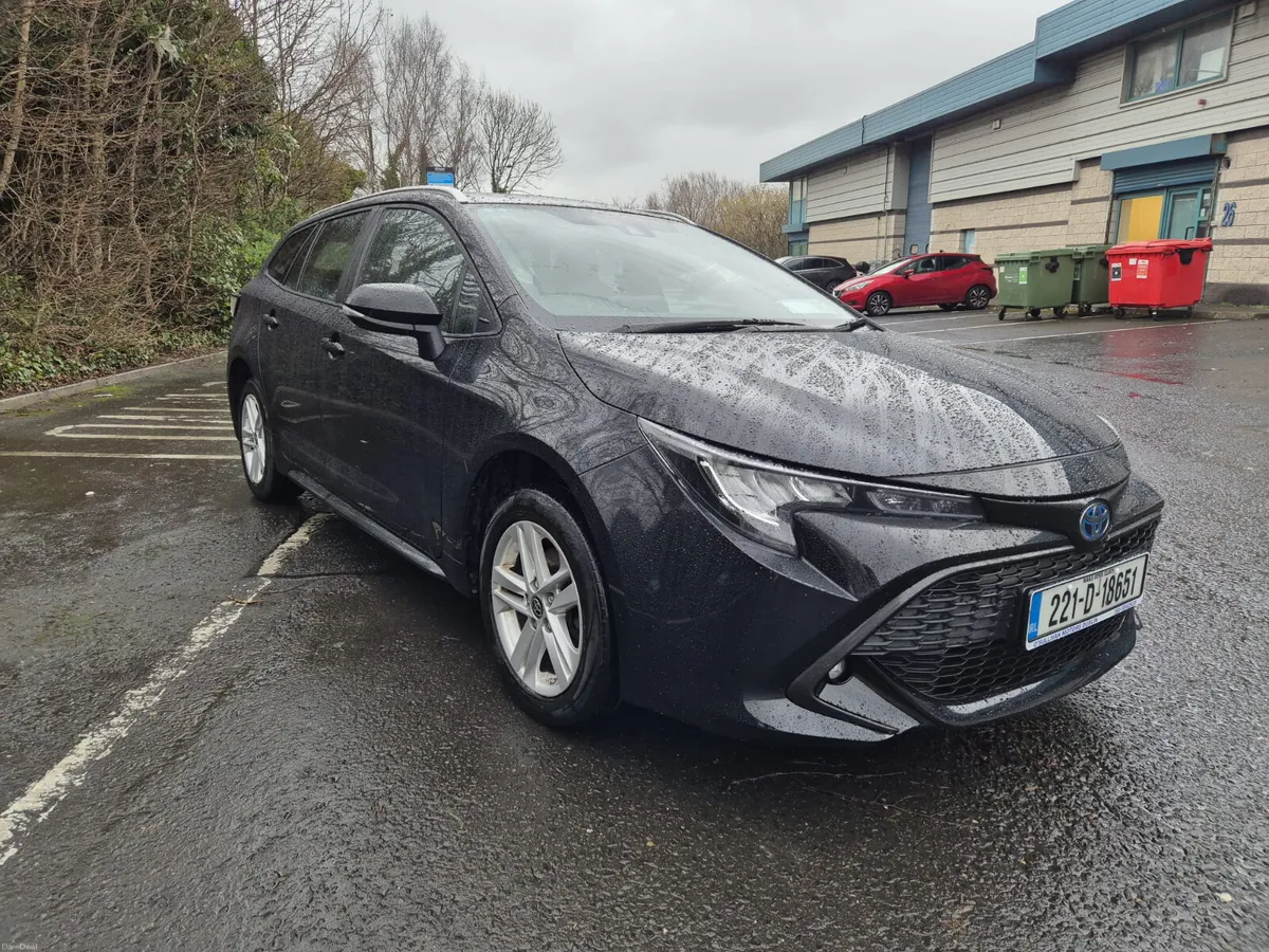 TOYOTA COROLLA/2022/IRISH CAR/1.8 PETROL HYBRID - Image 3