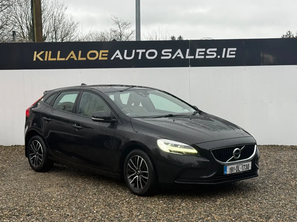 2019 Volvo V40 2.0D Manual (Top Spec) - Image 1