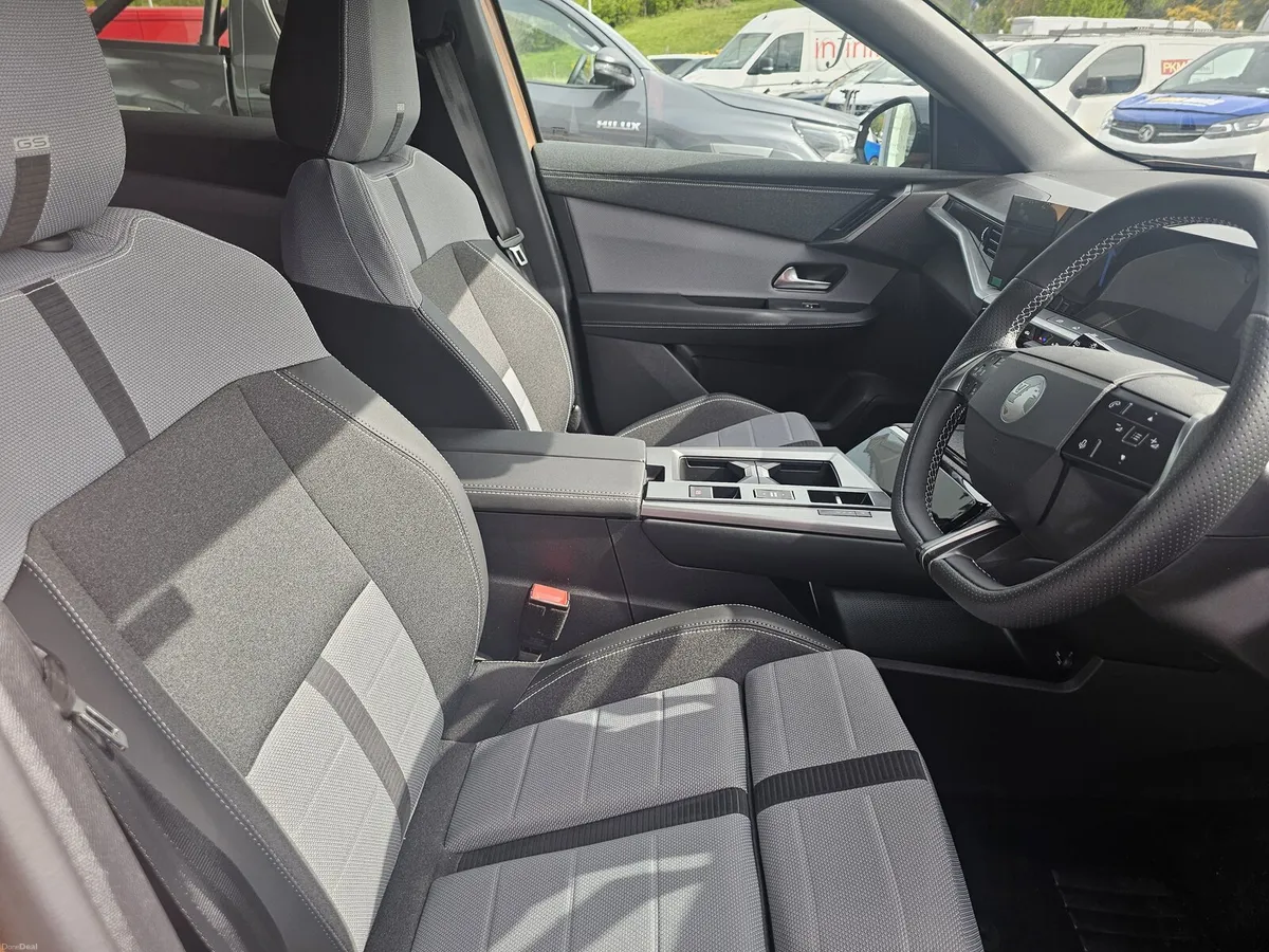 Vauxhall Grandland Electric Hatchback GS - Image 6