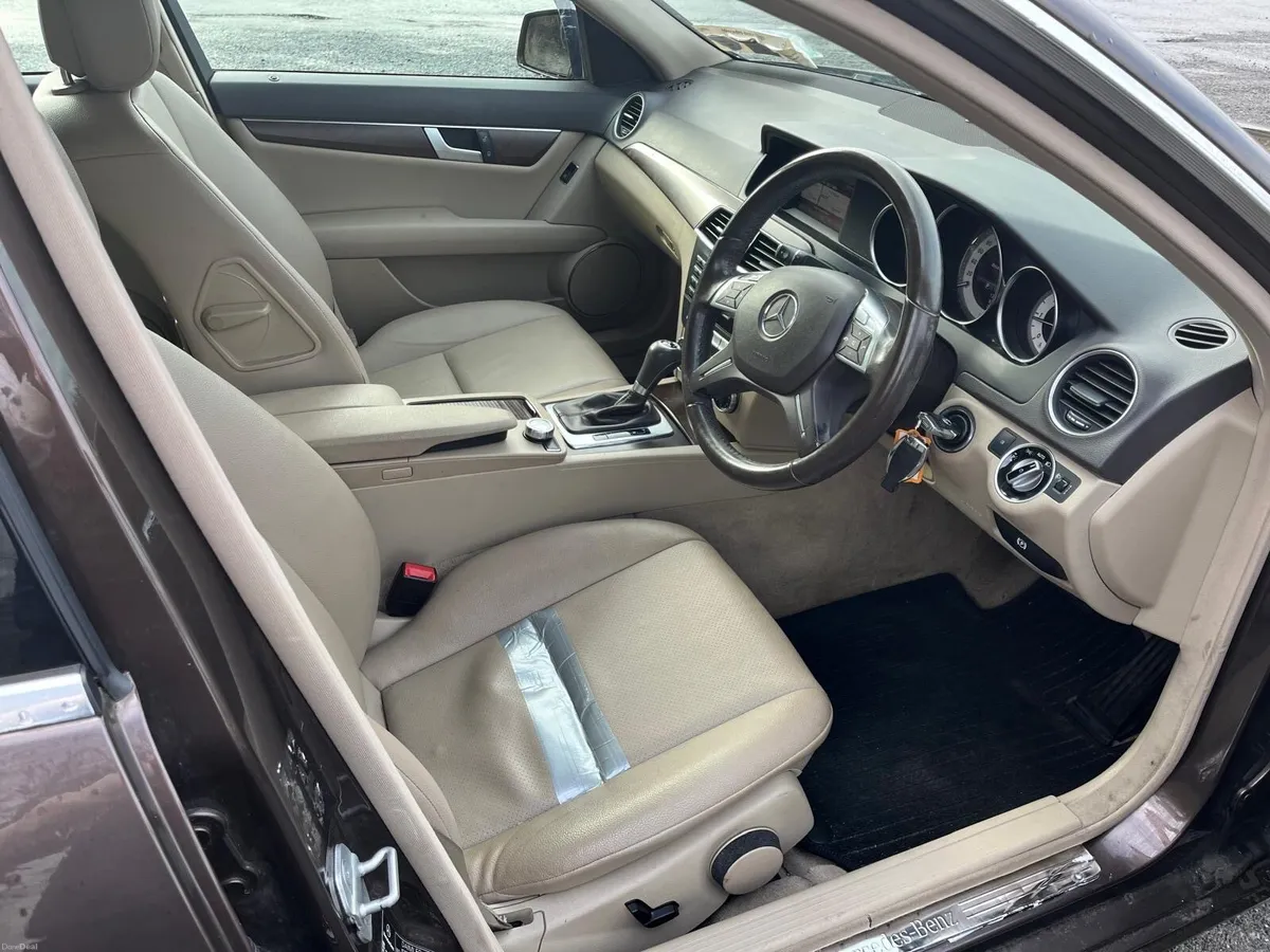 Mercedes C200 Elegance Automatic - Image 4