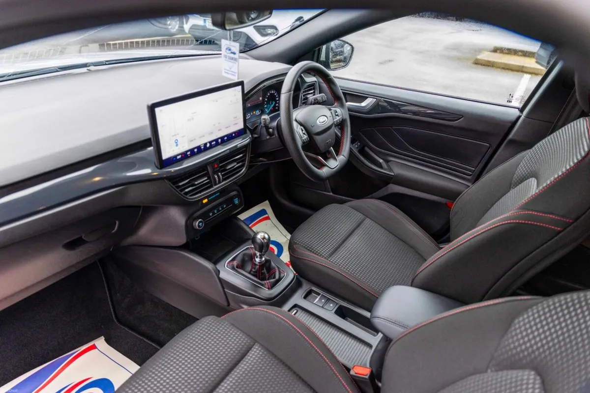 Ford Focus 2023 Ford Focus Silver 1.0L EcoBoost 12 - Image 6
