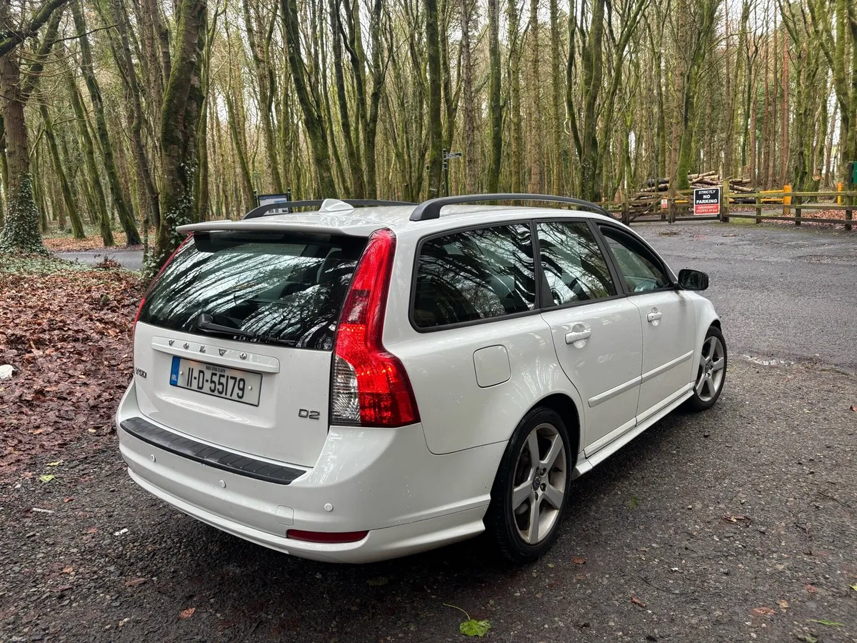 2011 Volvo V50 R design 1.6 Diesel 115PS - Image 4