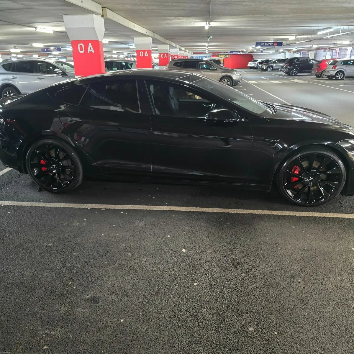 Tesla Model S - Black Edition - Panoramic Sun Roof - Image 4