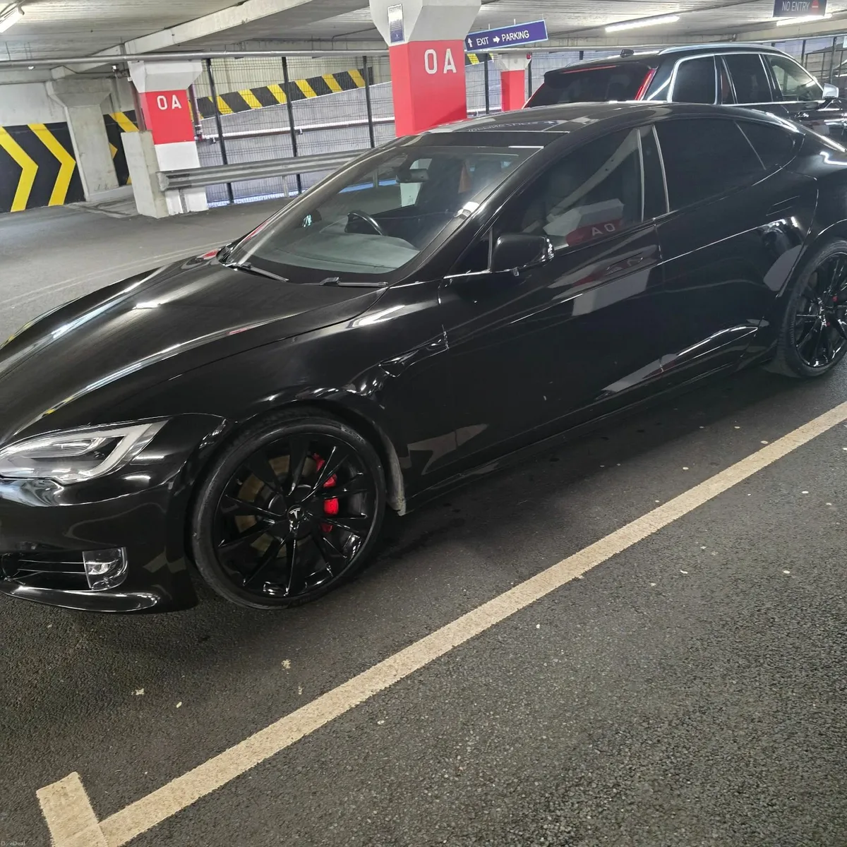 Tesla Model S - Black Edition - Panoramic Sun Roof - Image 2