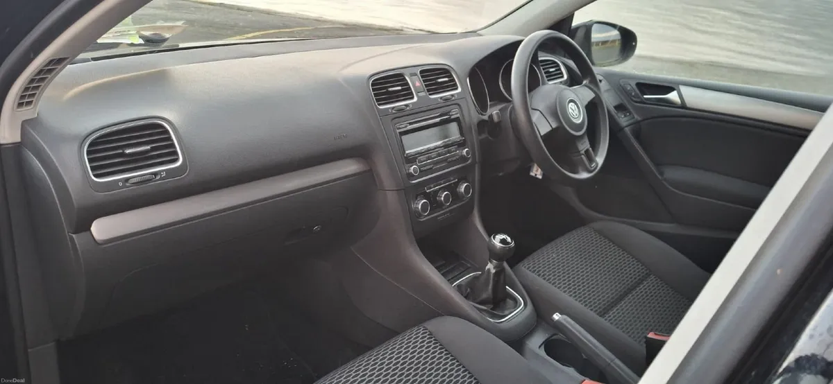 Volkswagen Golf 2010 - Image 2