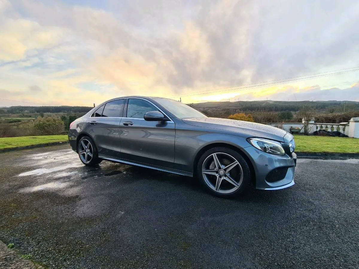 162 Mercedes 220 Diesel - Image 2