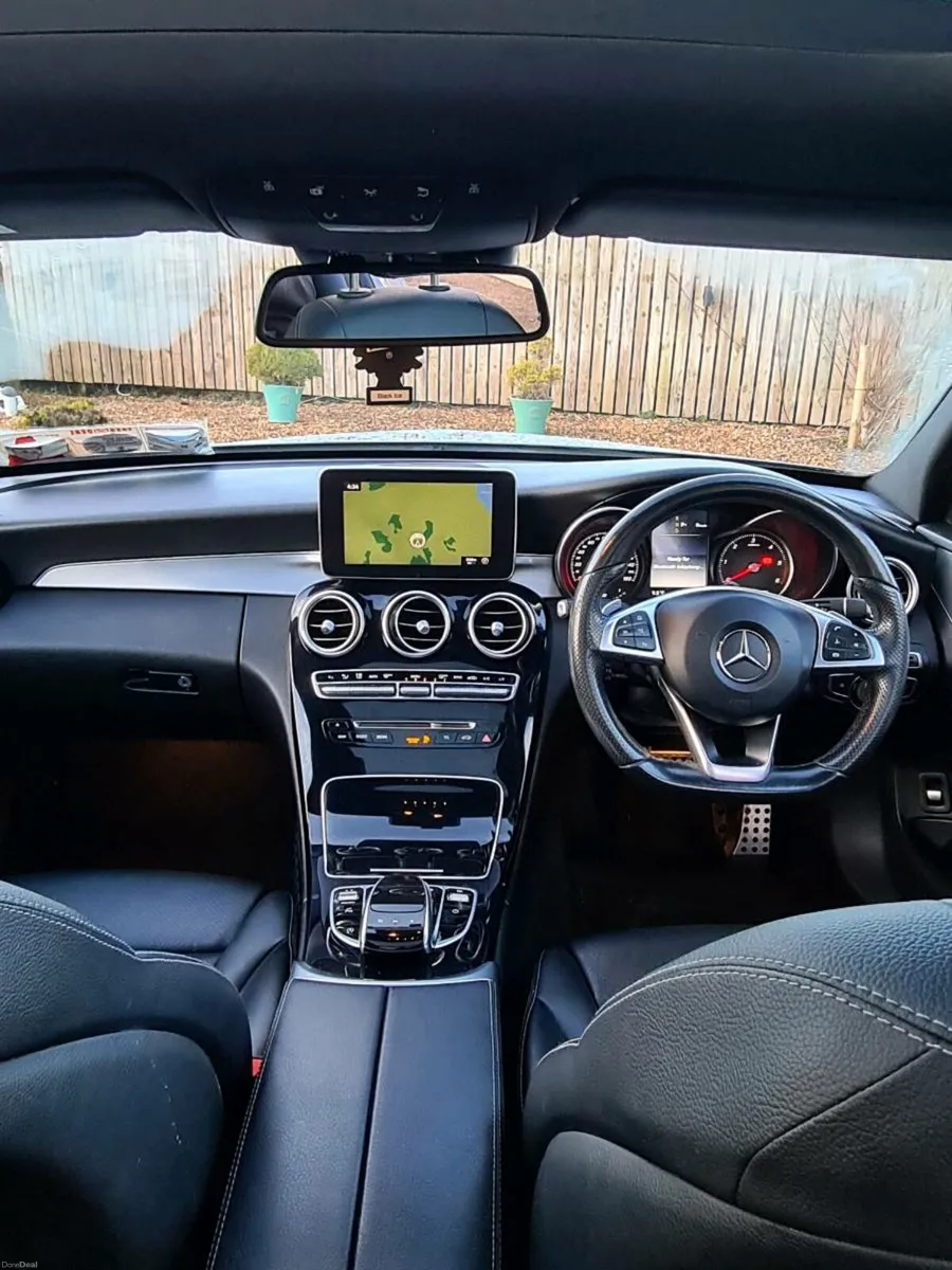 162 Mercedes 220 Diesel - Image 4