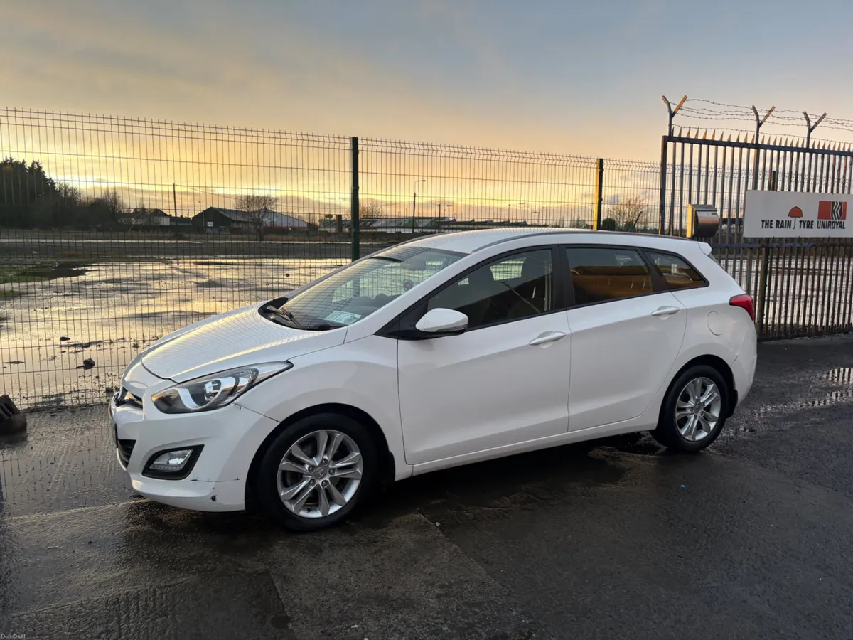 Hyundai i30 2014 Diesel AUTOMATIC, “Delux tourer” - Image 3