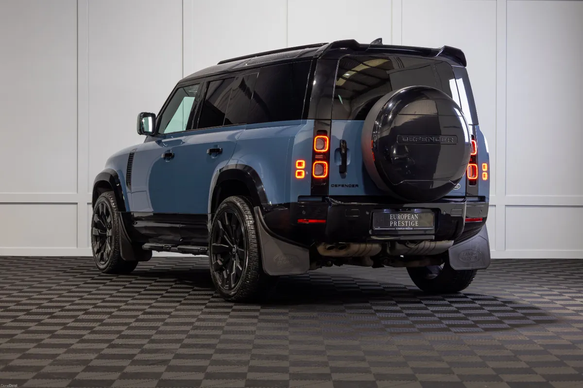 222 Land Rover Defender 110 D300 2 Seat Commercial - Image 4