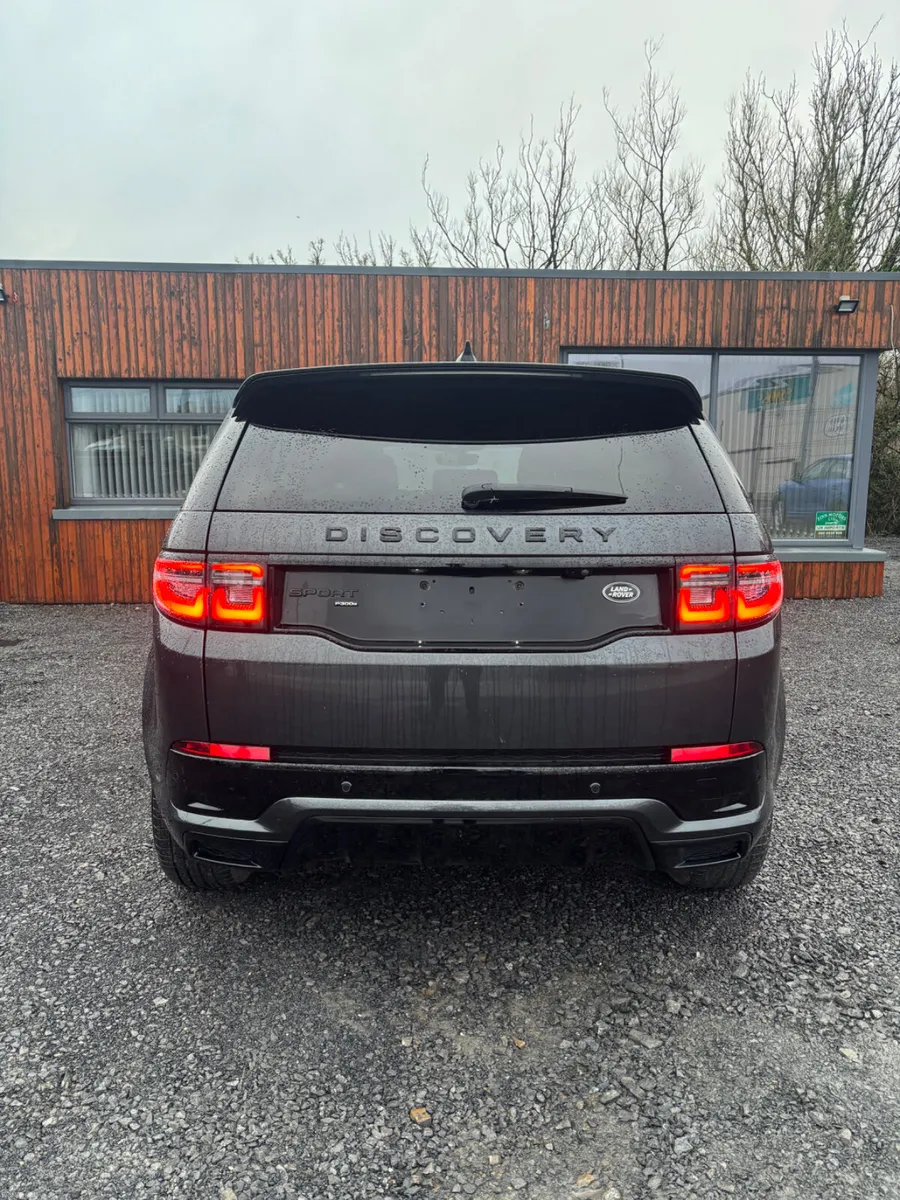 Land Rover Discovery 2023 - Image 4