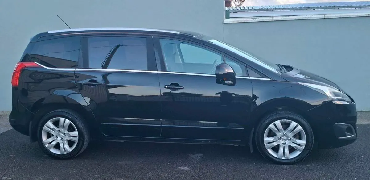 162 Peugeot 5008 7 Seater - Image 1
