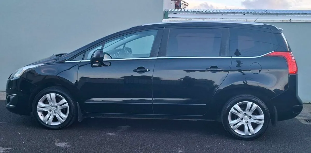 162 Peugeot 5008 7 Seater - Image 3