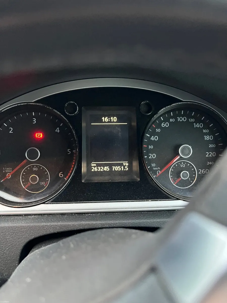 Volkswagen Passat 2012 - Image 1