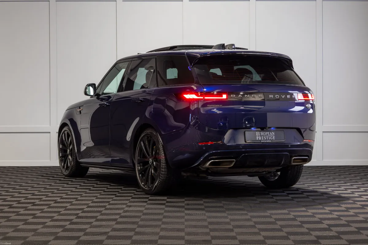 2023 Range Rover Sport P440e Dynamic SE - Image 4