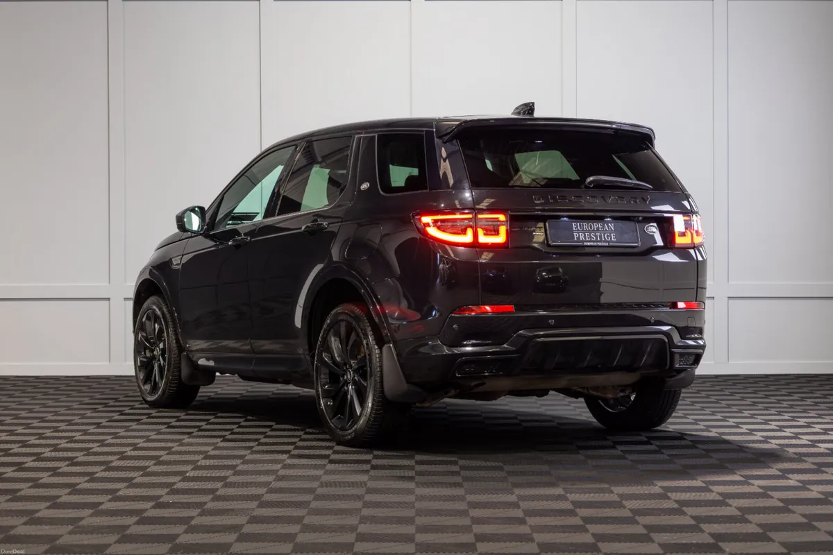 211 Land Rover Discovery Sport P300e R-Dynamic HSE - Image 4
