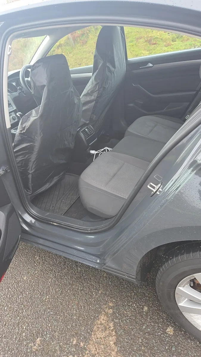 Volkswagon Passat - Image 4