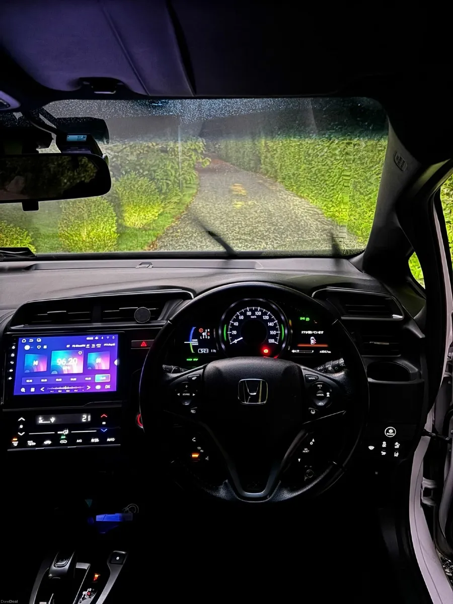 Honda Fit S Hybrid 2018 - Image 3