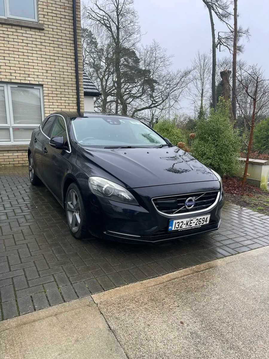 2014 model Volvo V40 T4 SE - Image 1