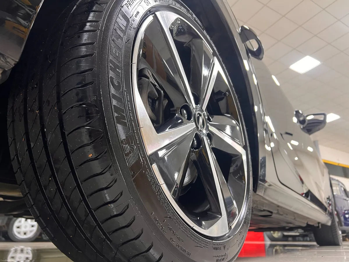 Rare AUTOMATIC DIESEL Sports Tourer ELEGANCE As Ne - Image 3