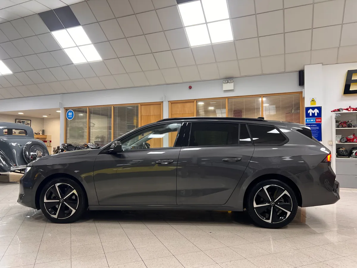 As New (242) AUTOMATIC DIESEL Sports Tourer ELEGAN - Image 1