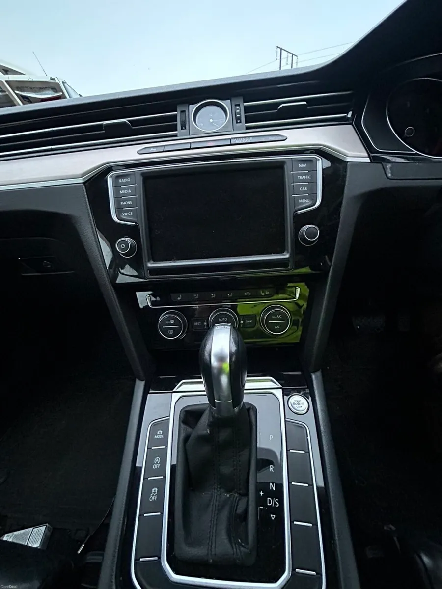 Volkswagen Passat - Image 3