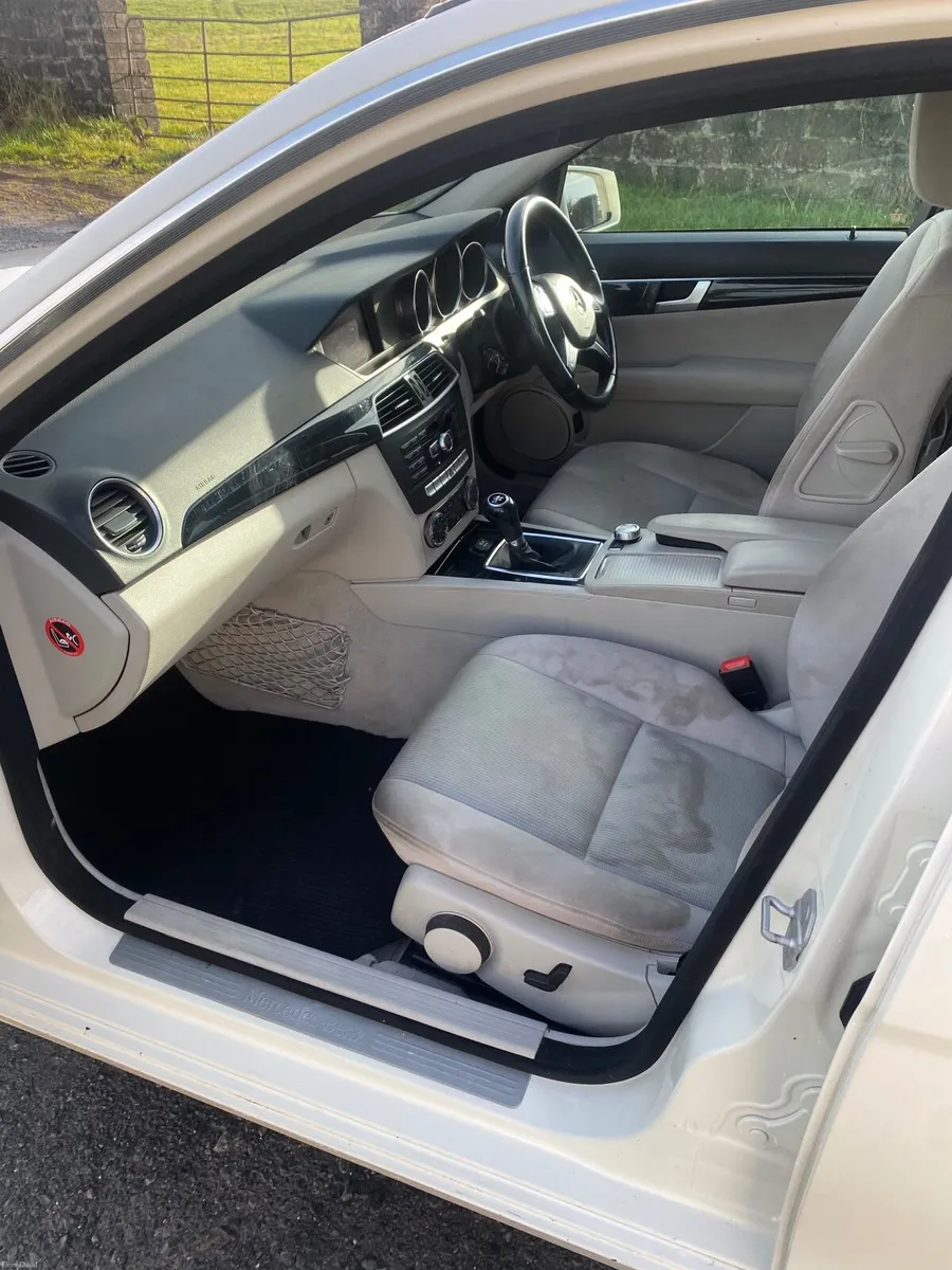 Mercedes-Benz C-Class 2011 - Image 4
