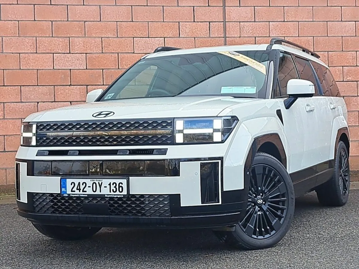 Hyundai Santa Fe Calligraphy 4 wheel drive Plug in - Image 2