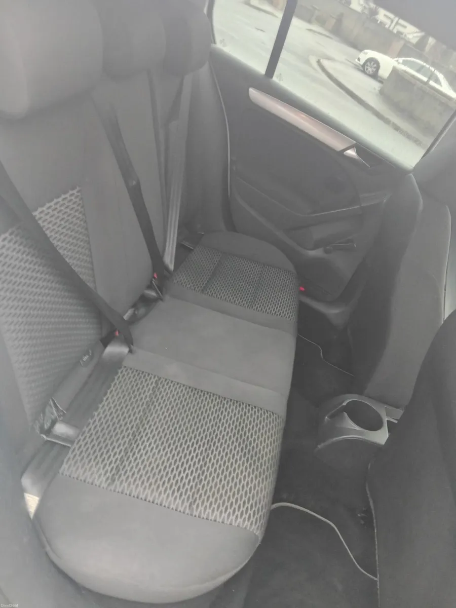 Volkswagen Golf 2010 - Image 4