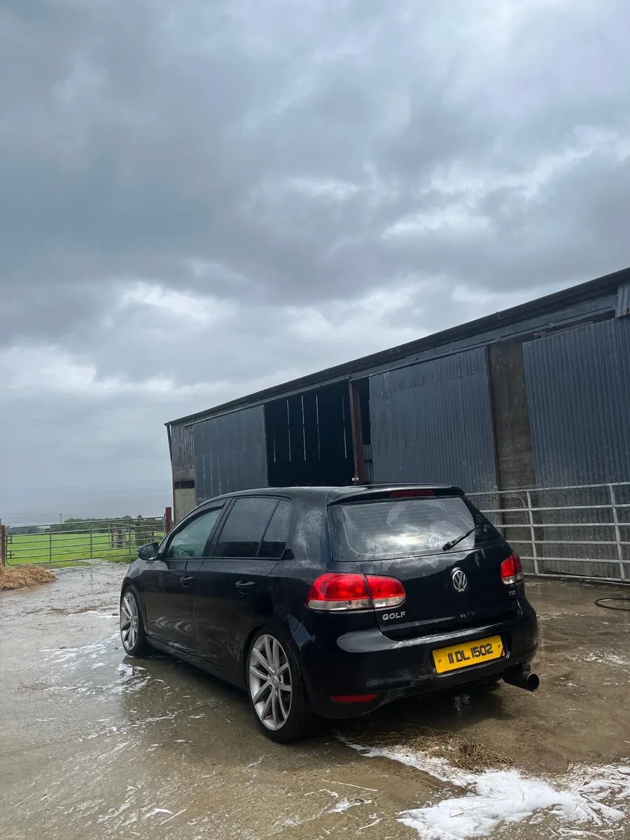 Volkswagen Golf 2011 - Image 2