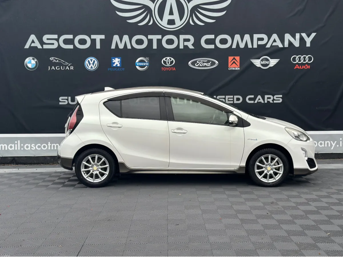 Toyota Aqua Hybrid - Image 3